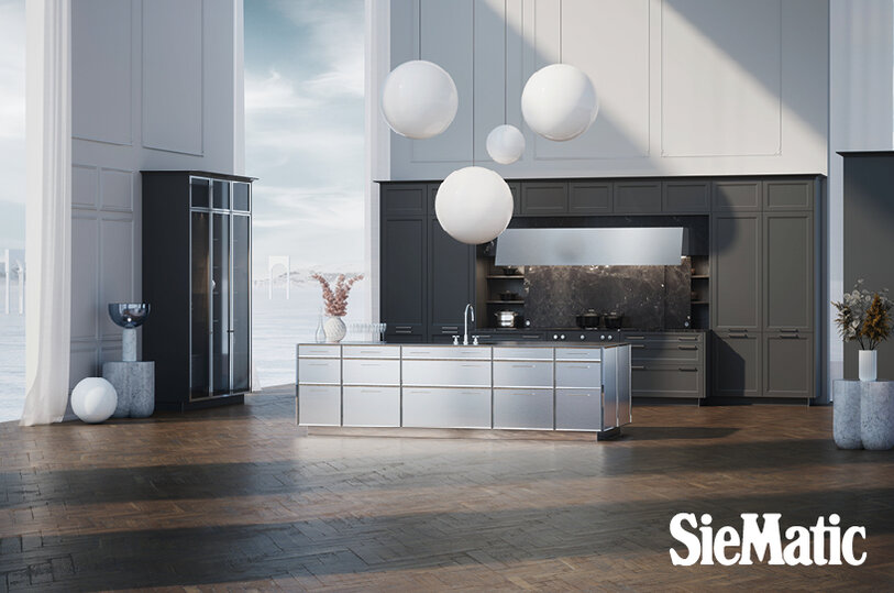 SieMatic 2002 BAL SQ lak graphite glanzend keukeneiland: front aluminium geborsteld met omlijsting  in metaal in facet verchroomd, SieMatic werkblad in edelstaal mat geborsteld.